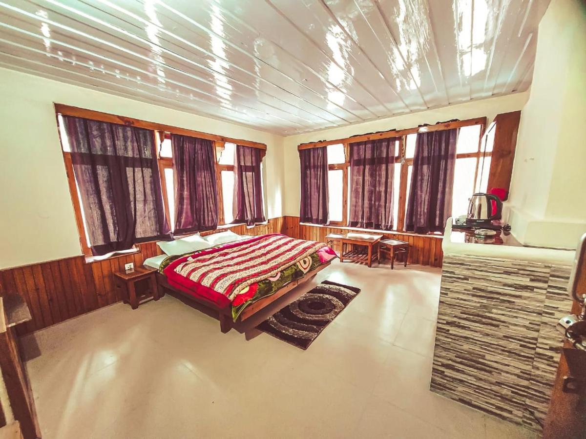 Woodlines Hotel Manali (Himachal Pradesh)
