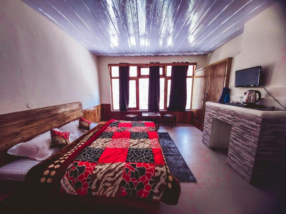 Woodlines Hotel Manali (Himachal Pradesh)