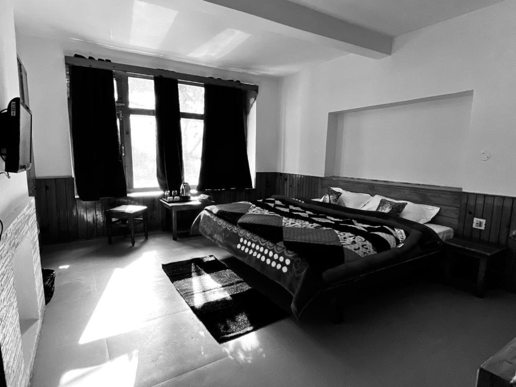 Woodlines Hotel