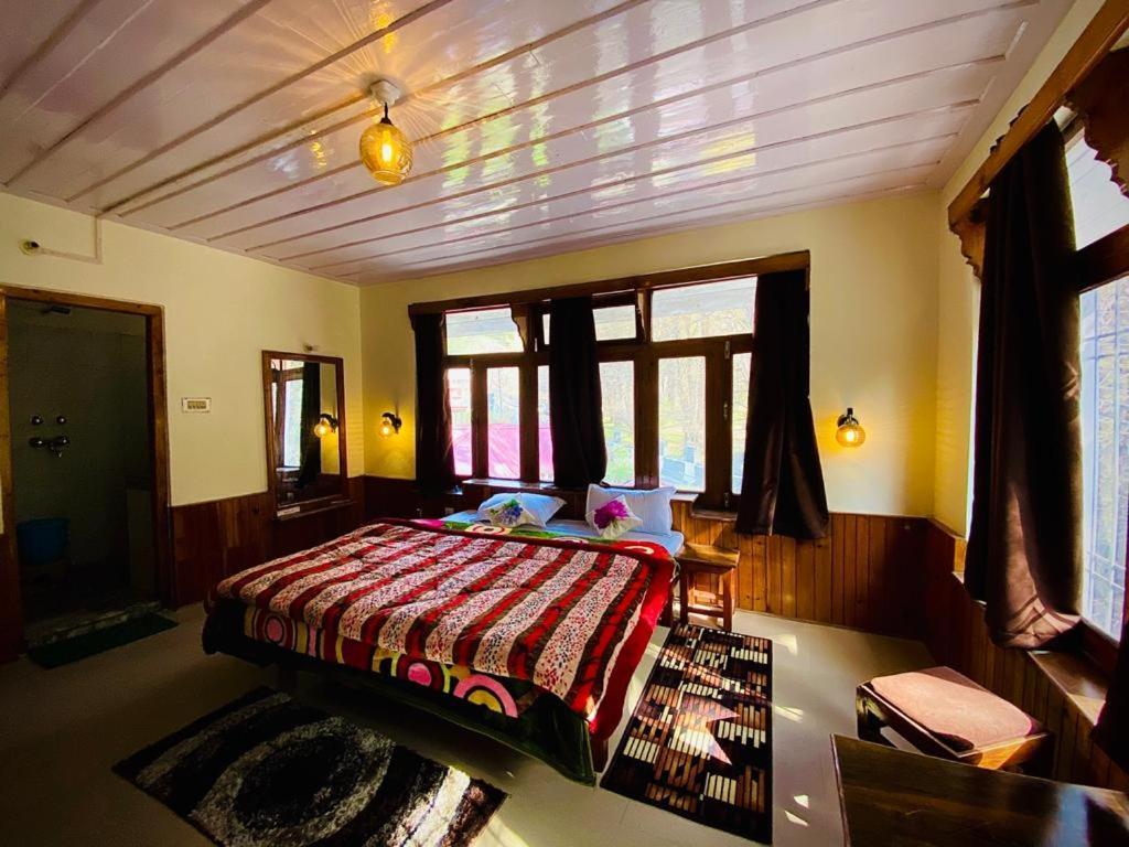 Woodlines Hotel Manali (Himachal Pradesh)