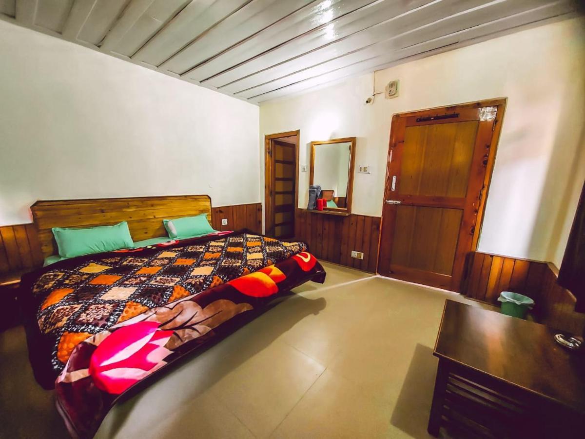 Woodlines Hotel