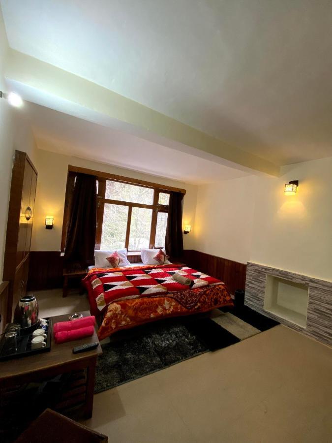 Hotel Woodlines Manali (Himachal Pradesh)