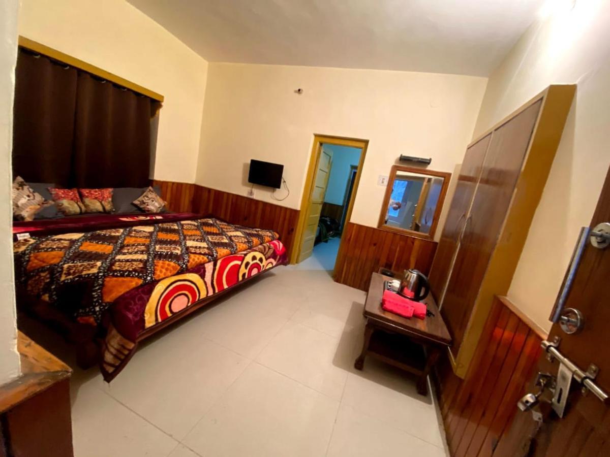 Hotel Woodlines Manali (Himachal Pradesh)