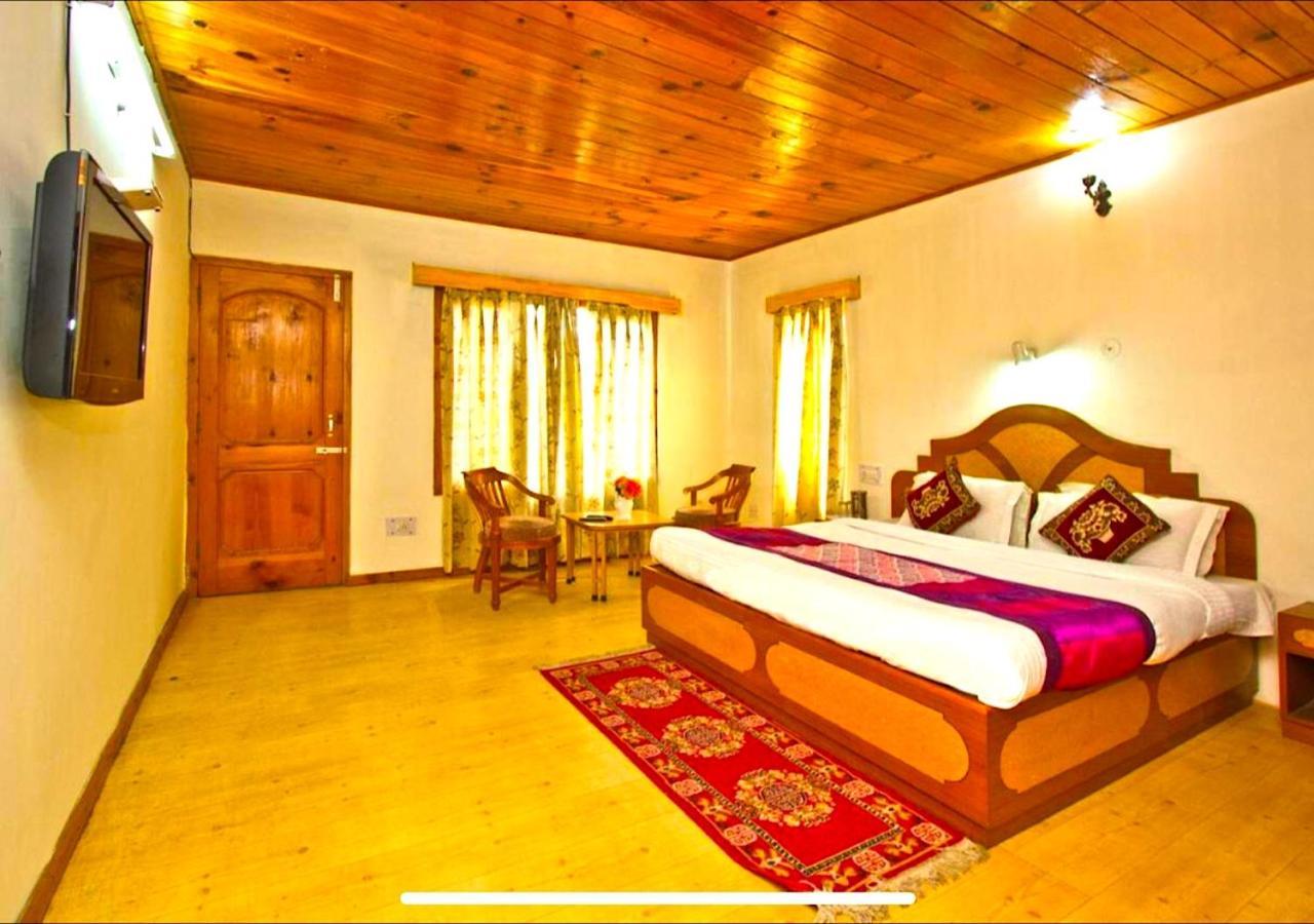 Guest house 3 Bhk Shashwat With Inside Fire Place *