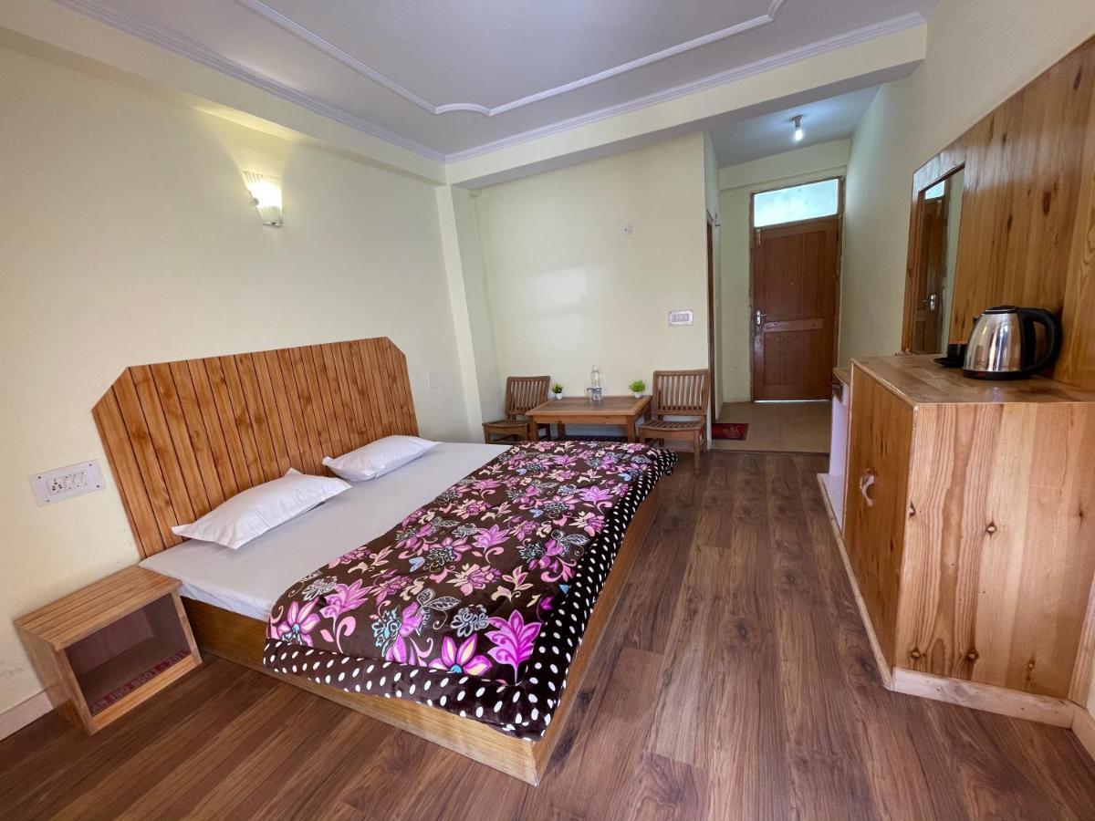 The Mad King's House & Cafe Guest house *
