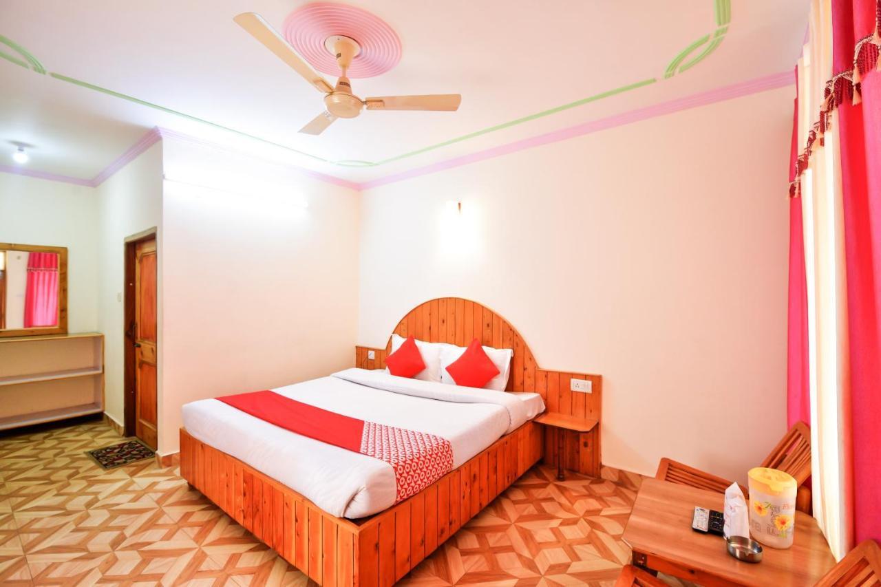 Oyo 7766 Thakur Hotel