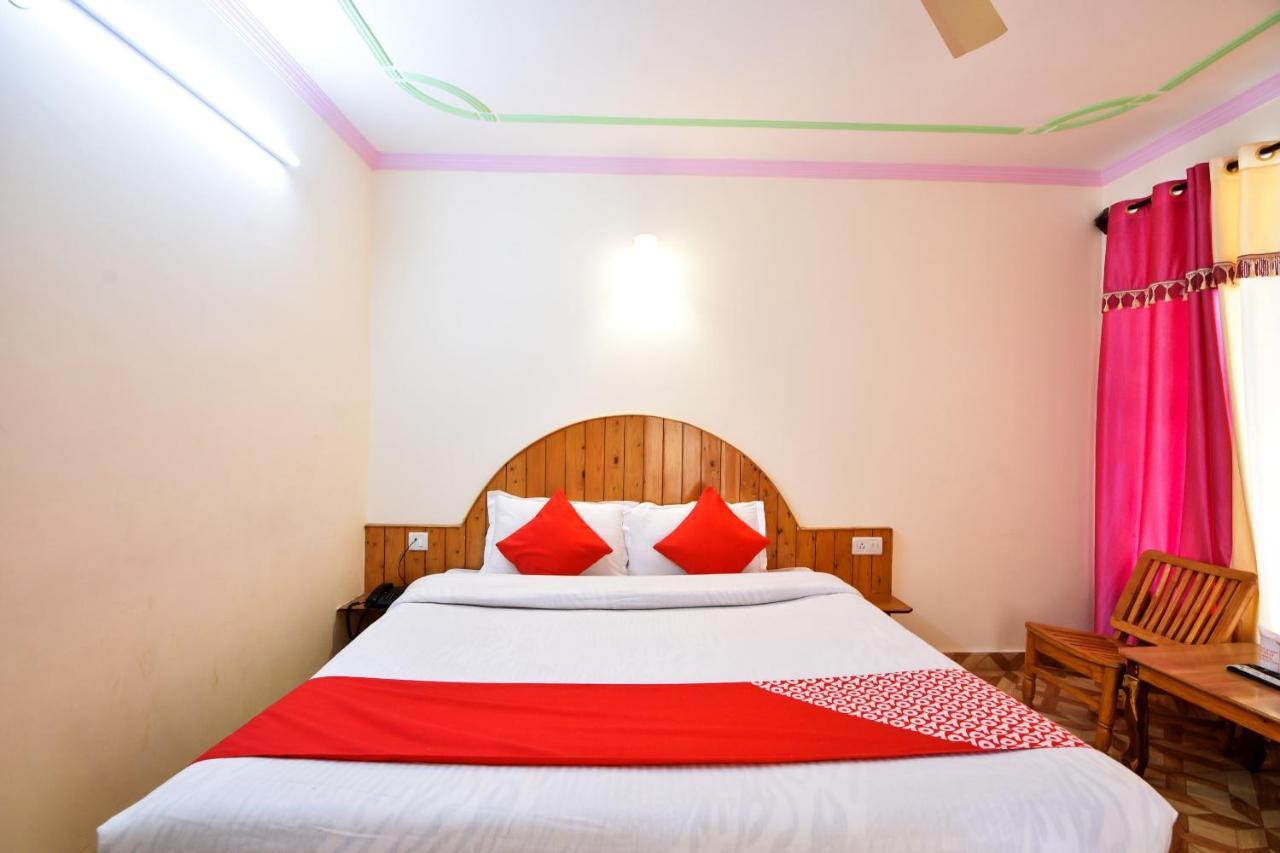 Hotel Oyo 7766 Thakur 2*