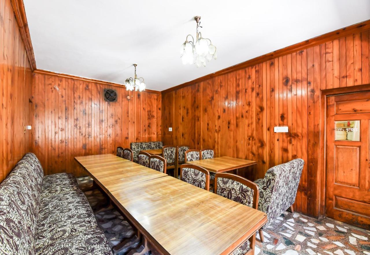 Hotel Oyo 7766 Thakur 2*