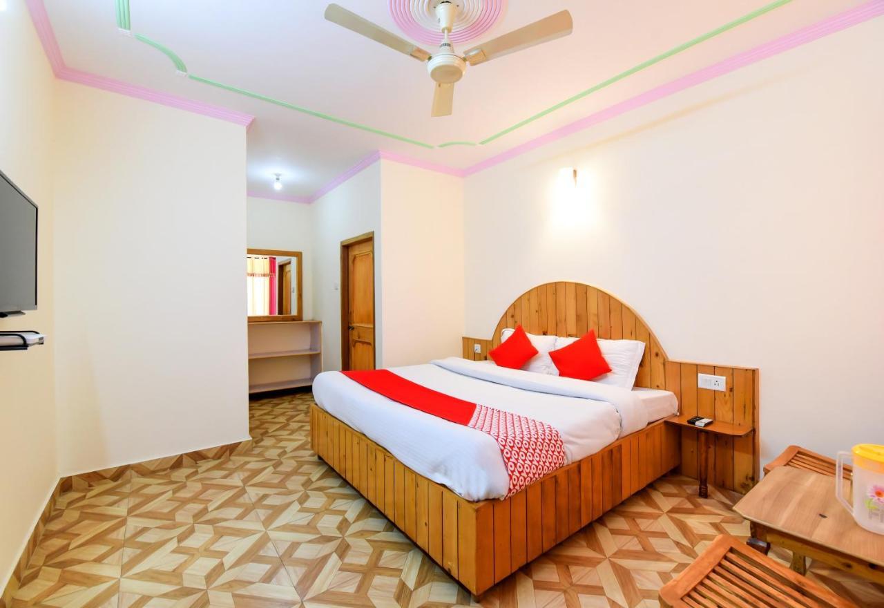 Oyo 7766 Thakur Hotel