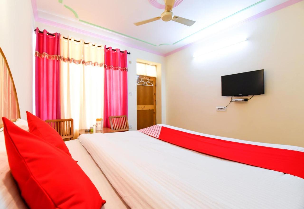 Hotel Oyo 7766 Thakur 2*