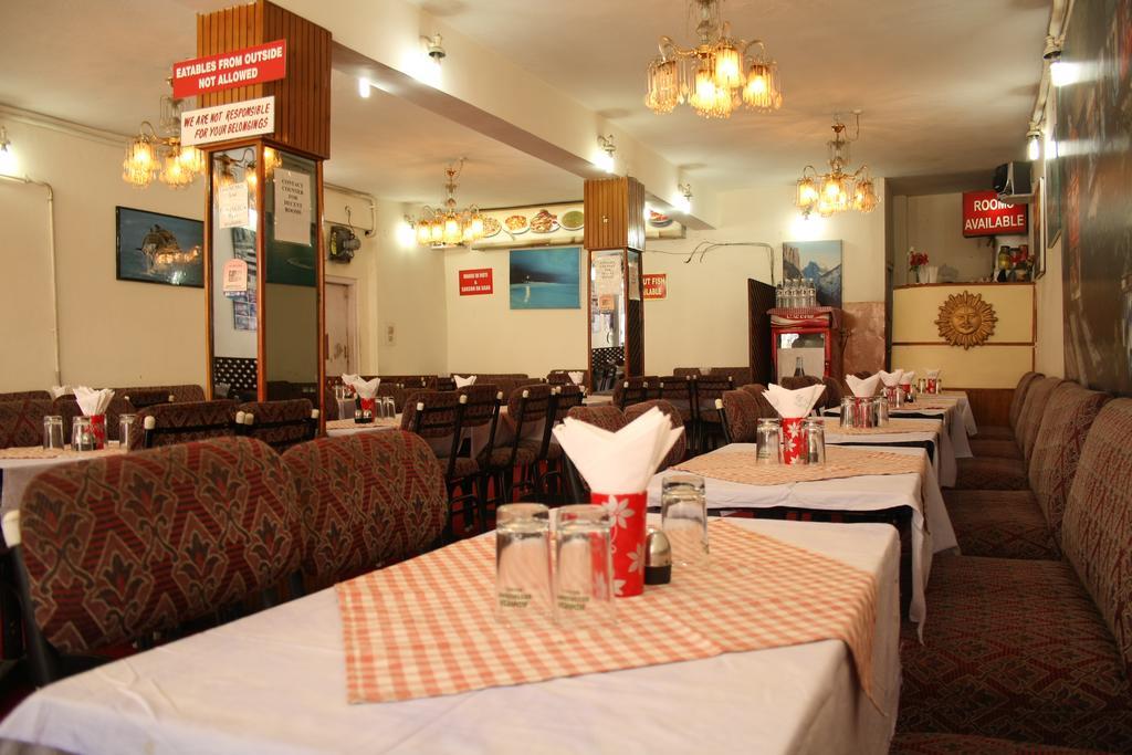 Hotel New Adarsh 2*
