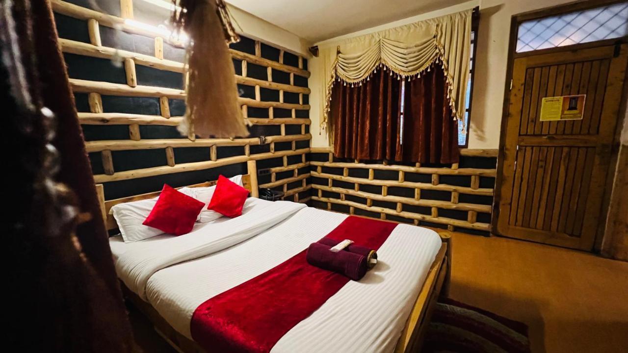 Hotel Outtown - #near Mall Road #premium #parking #lift #open Terrace #cafe #guest Preferred Manali (Himachal Pradesh)