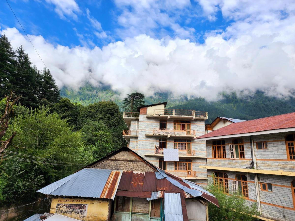 Hotel Solitaire Manali (Himachal Pradesh)