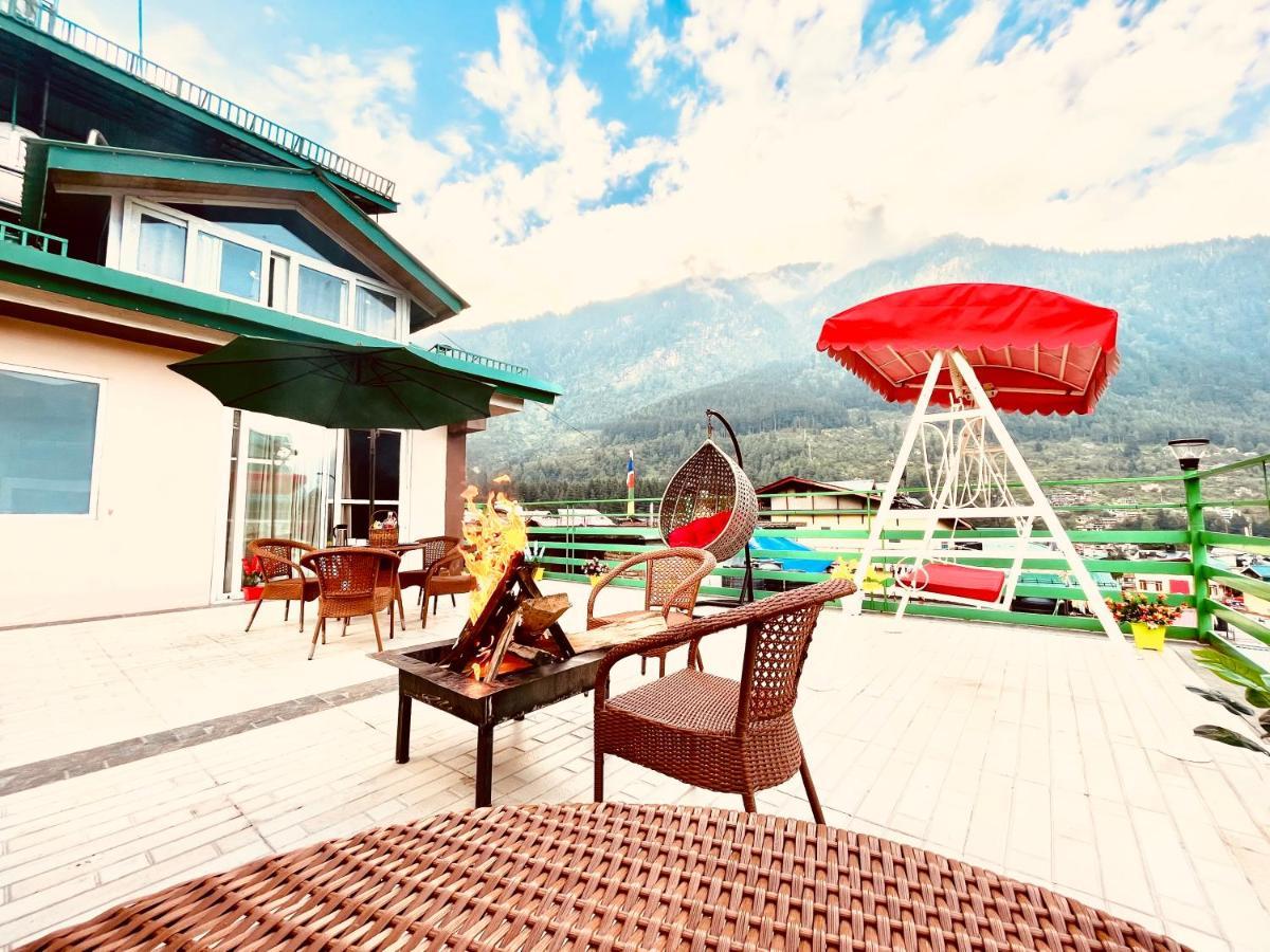 Vista Near Mall Road - Centrally Heated & Air Cooled Apartment