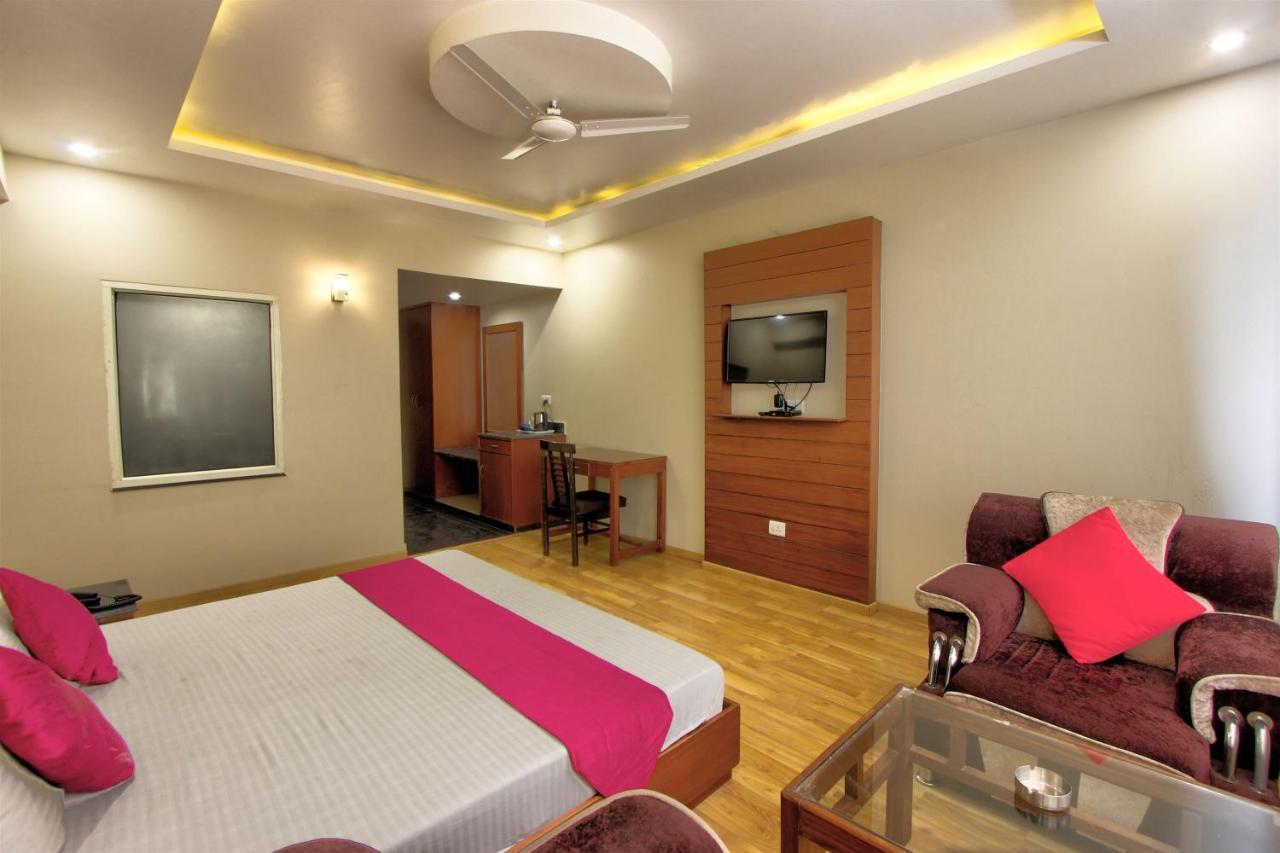 Neelam Hotel Manali (Himachal Pradesh)