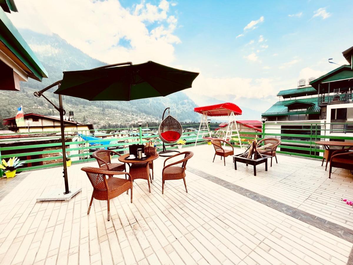 Apartment Vista Near Mall Road - Centrally Heated & Air Cooled *