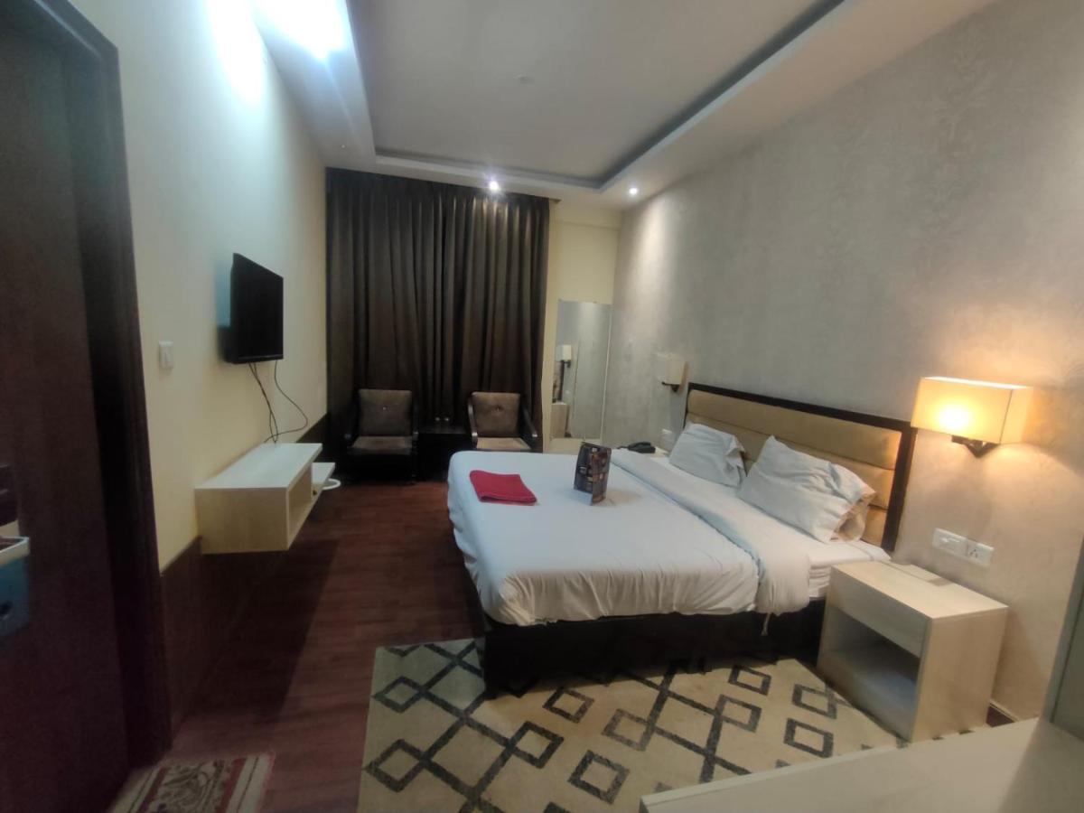 Hotel Royal - In Center 3*