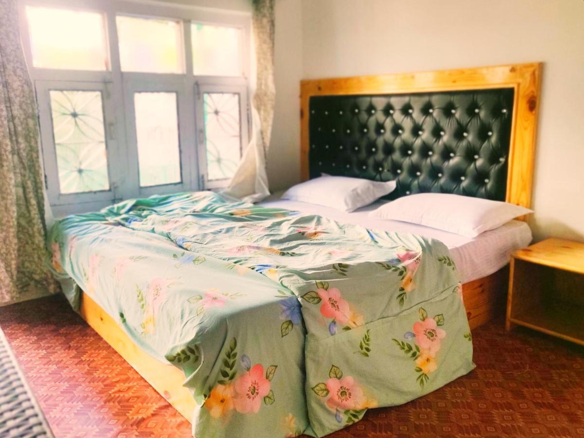3-bedroom Private Swiss Near Mall Road