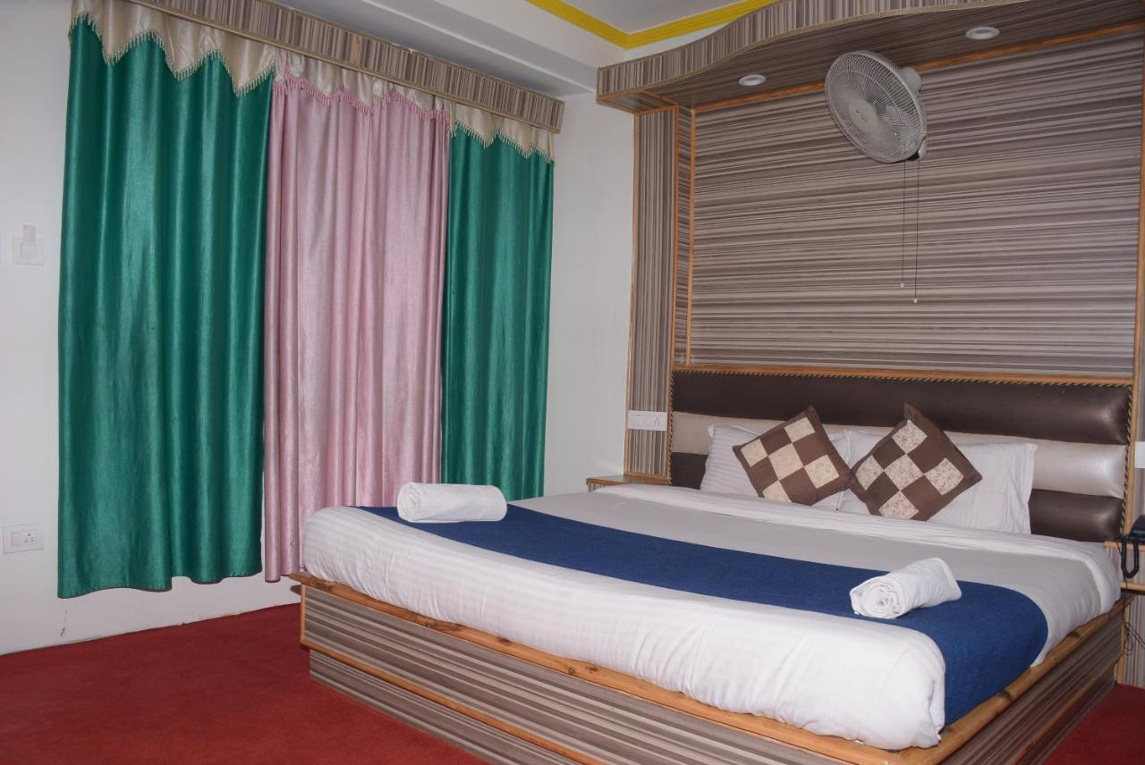 Vikrant 100 Meters Walk To Mall Road 3*