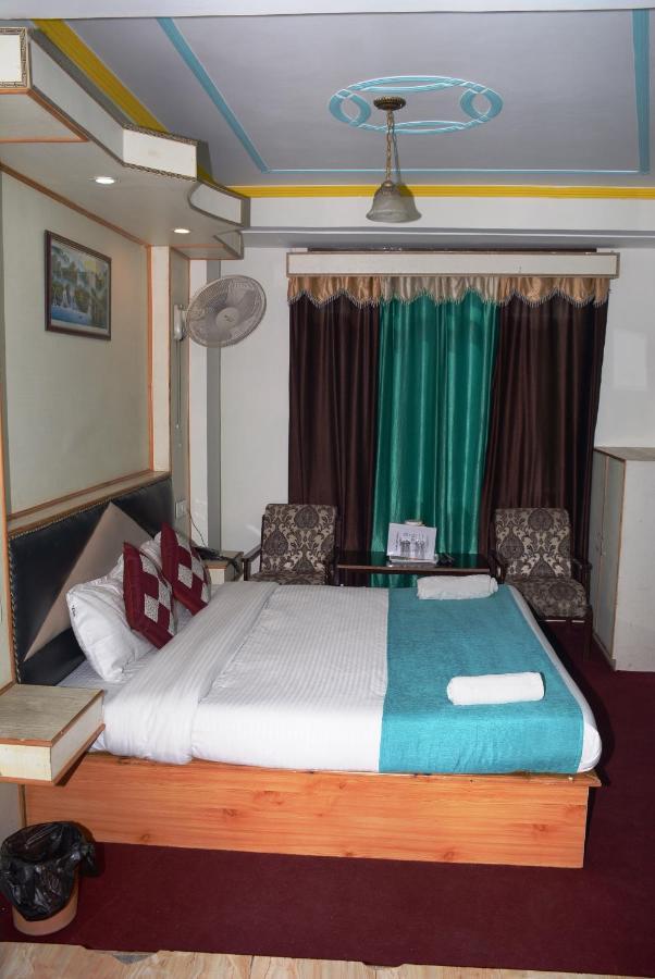 Hotel Vikrant 100 Meters Walk To Mall Road 3*