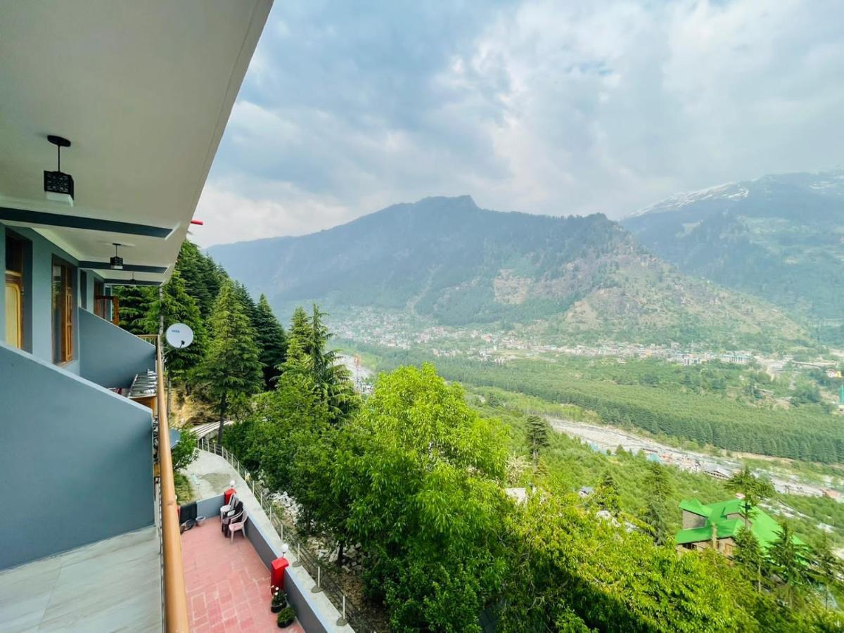 Pause At Manali (Himachal Pradesh)