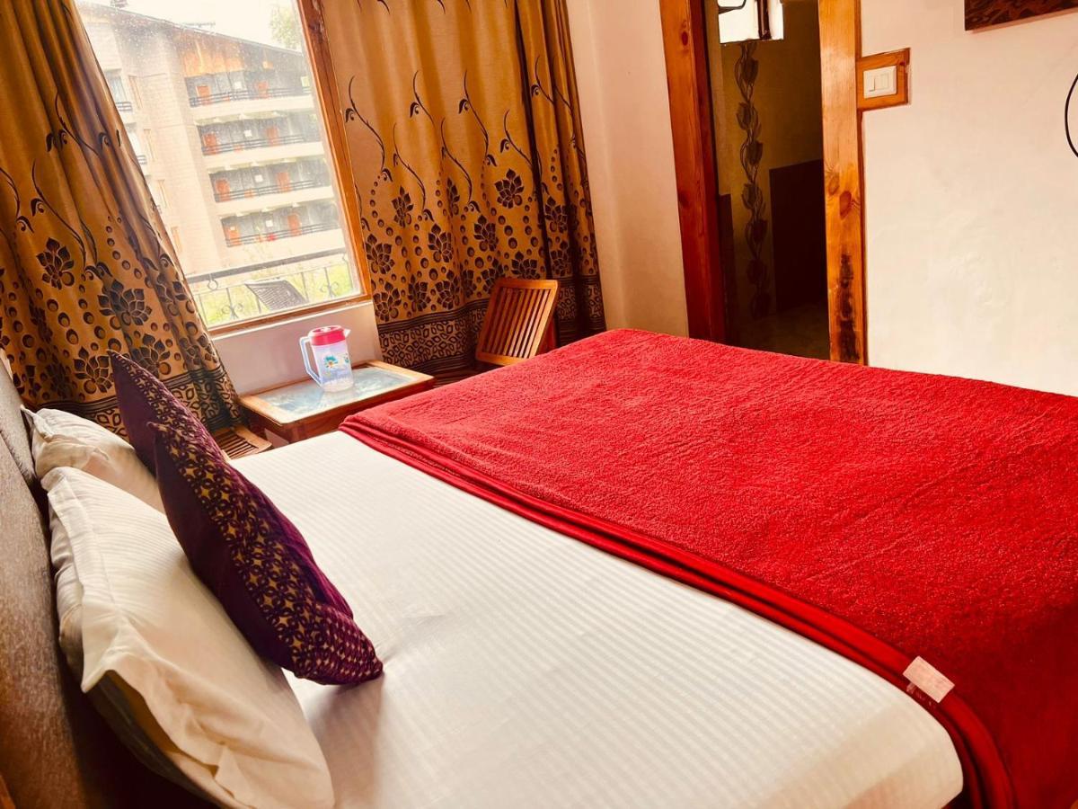 Solitaire - A Few Steps From Mall Road Hotel
