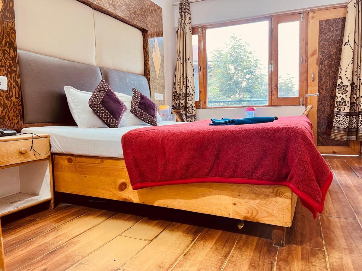 Hotel Solitaire - A Few Steps From Mall Road Manali (Himachal Pradesh)