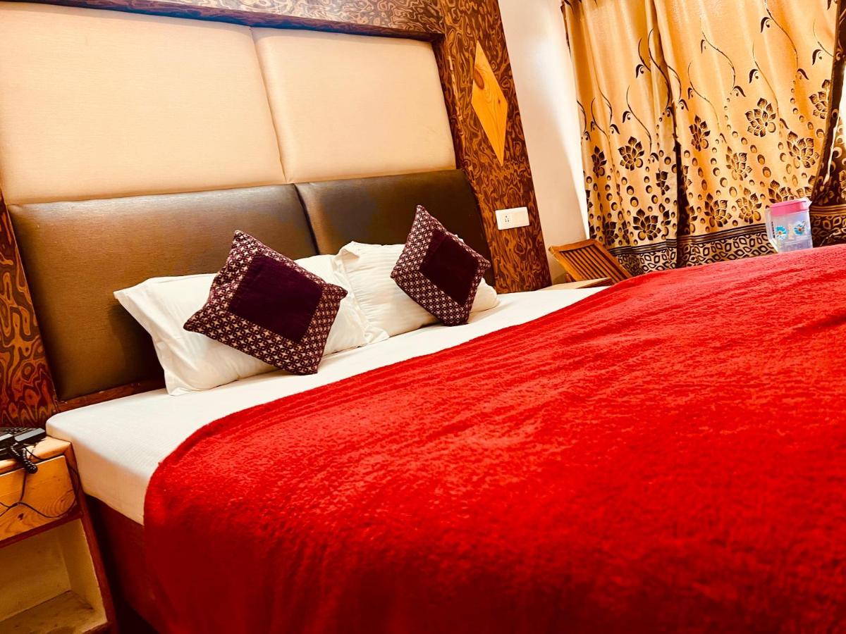 Hotel Solitaire - A Few Steps From Mall Road Manali (Himachal Pradesh)