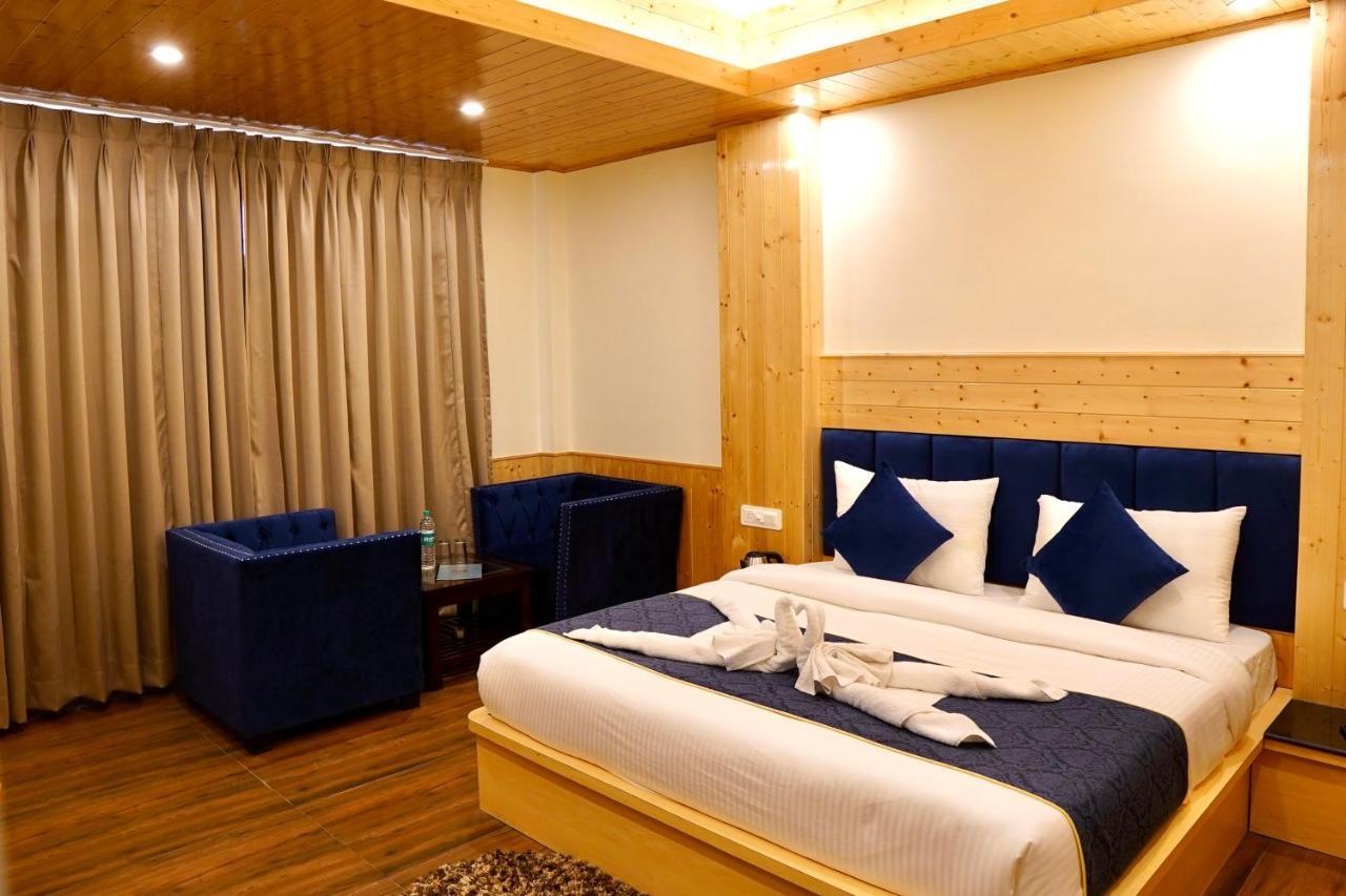 North Deodar Avenue, Bed & Breakfast *