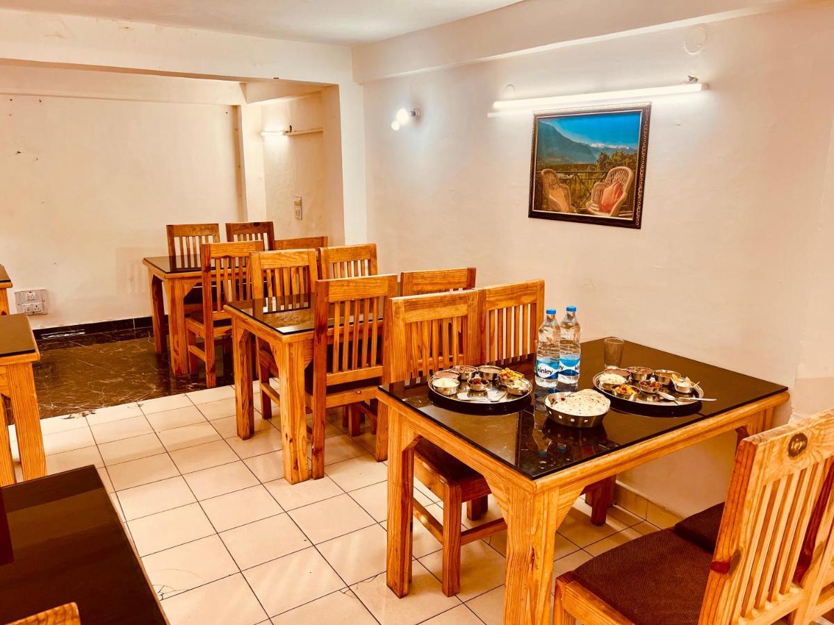 Solitaire - A Few Steps From Mall Road 4*