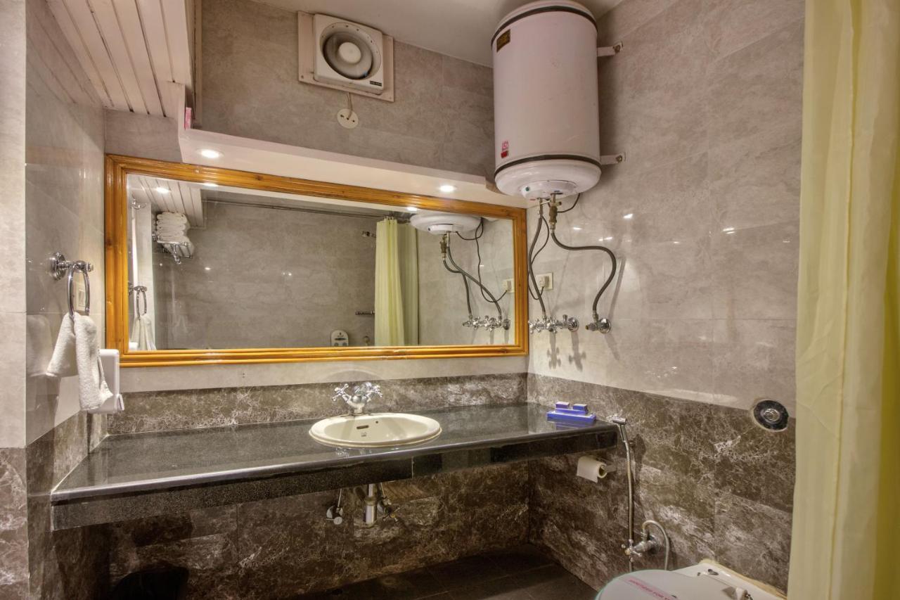 Hotel Kanishka 200m From Mall Road 4*