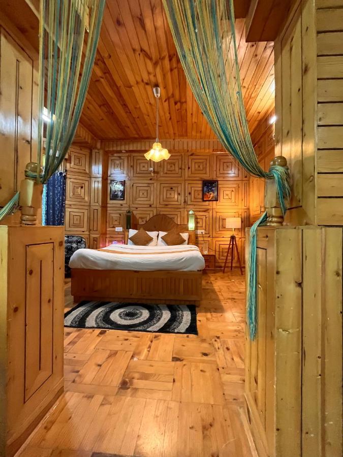 Woods Villa- A Luxury Mountains View Cottages Apartment *