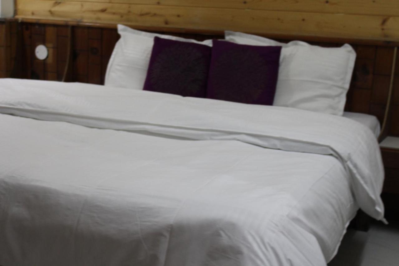 Sugandha Hotel Manali (Himachal Pradesh)