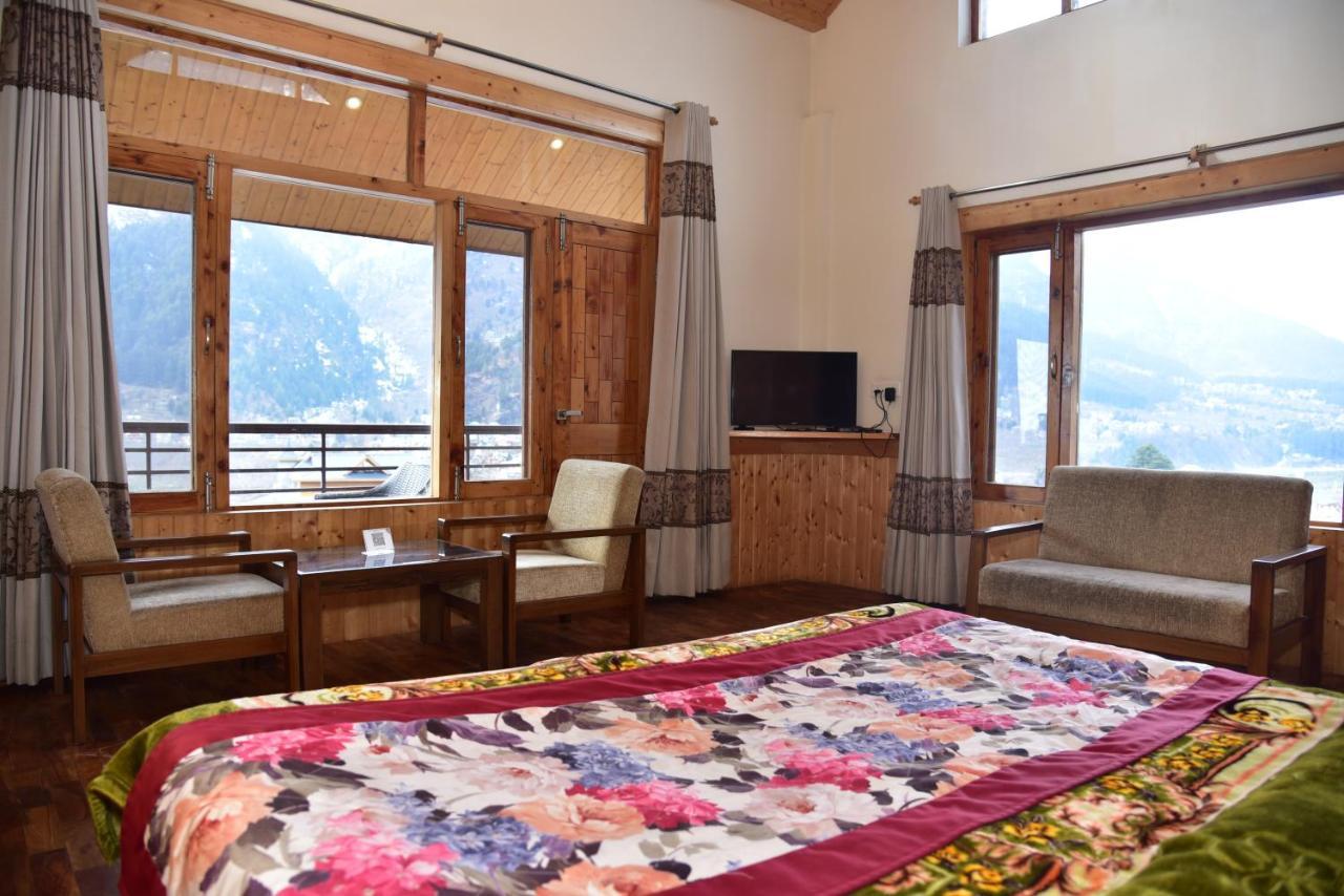 Chandertal Regency & 3*
