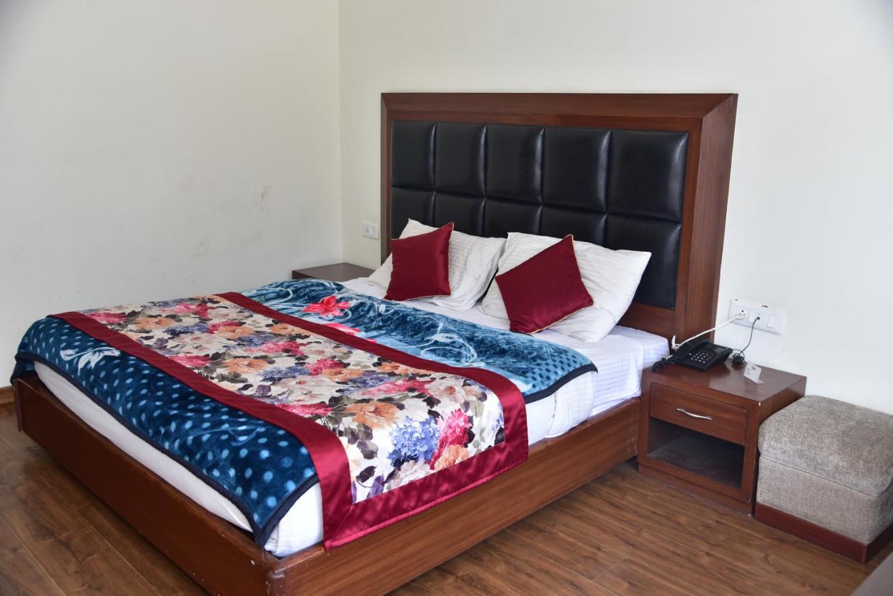 Hotel Chandertal Regency & 3*