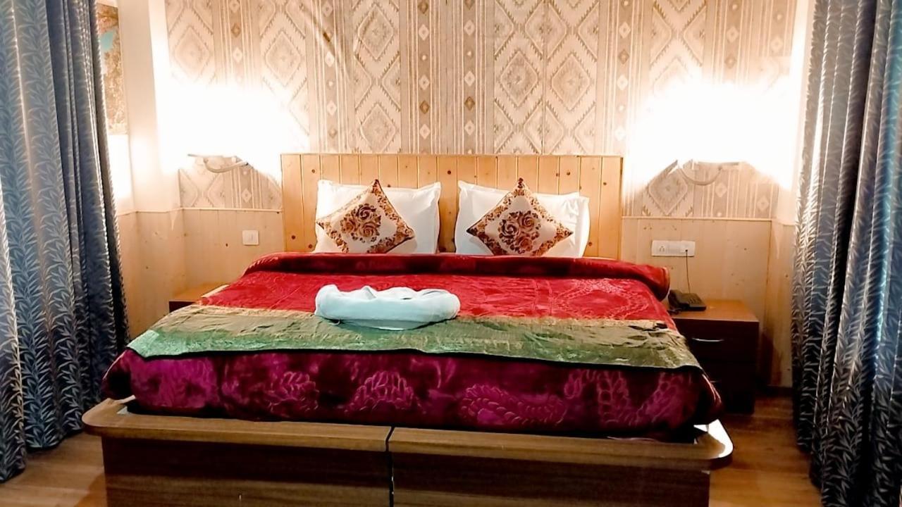Hotel Seraj International 2*
