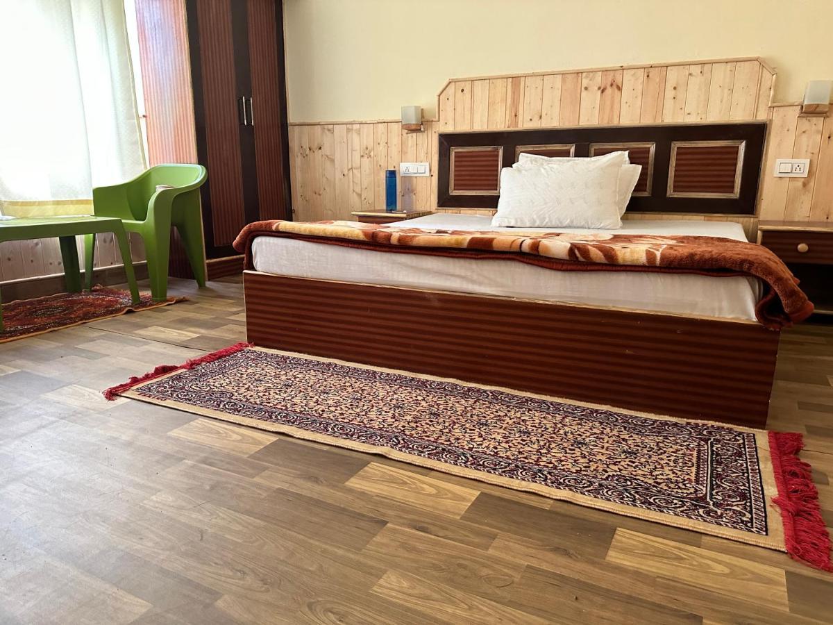 Jal-vayu Cottages *