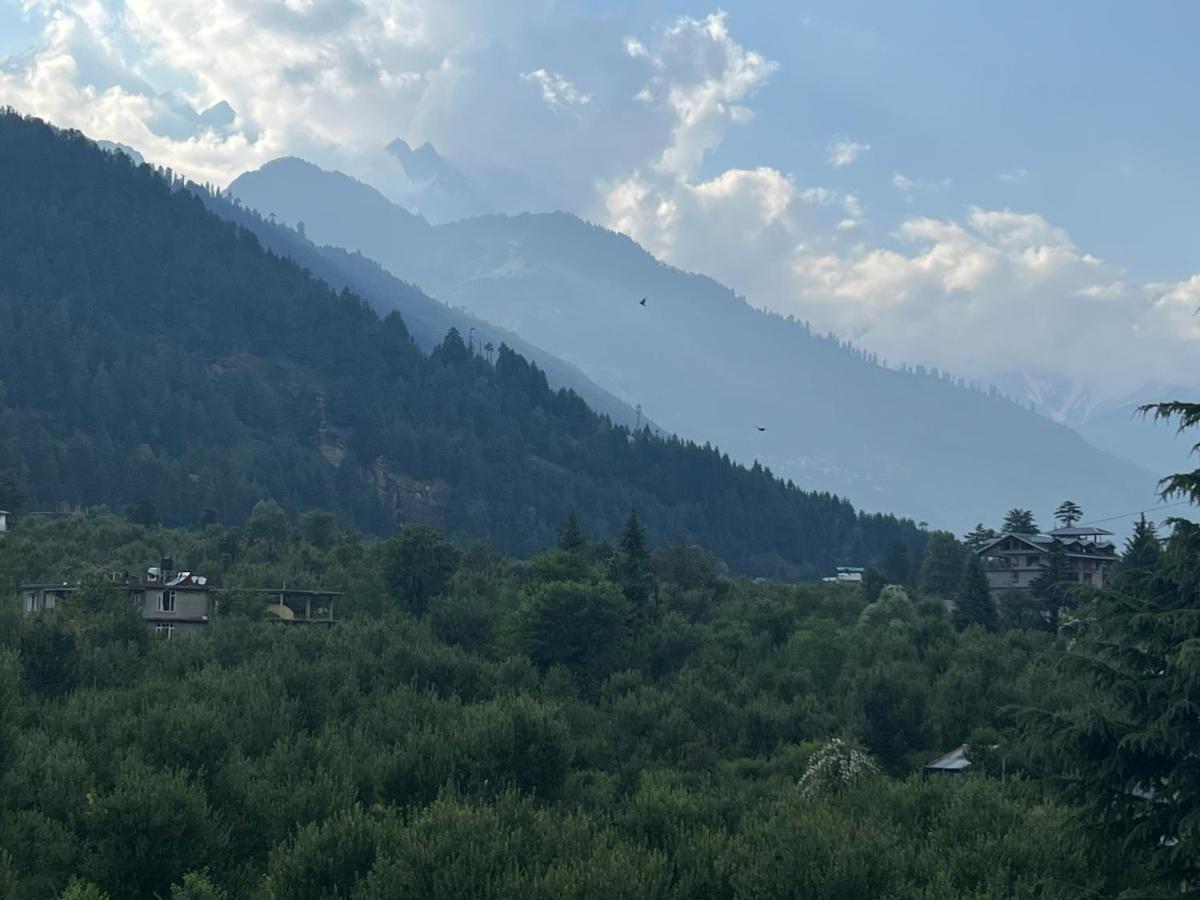 Old With Balcony & Mountain View, Near Club House Hotel 3*