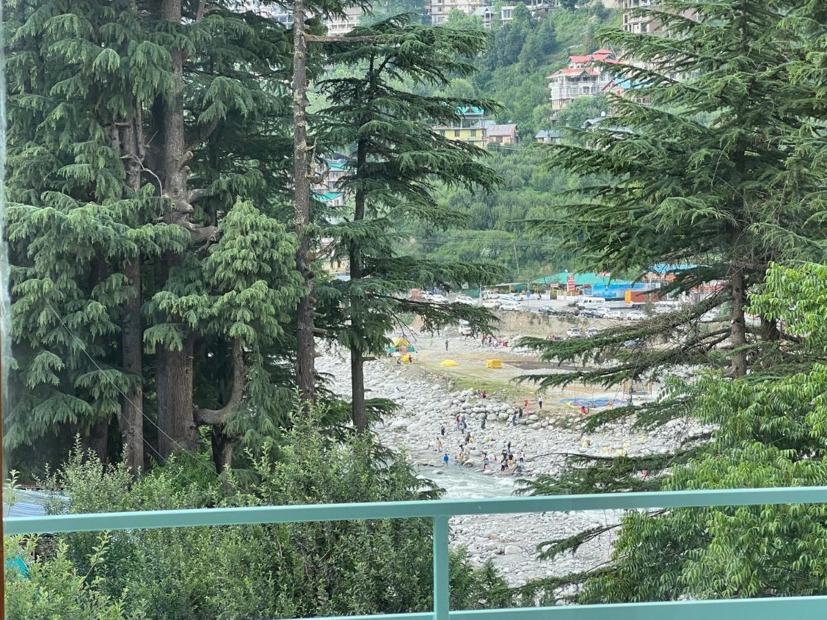 Old With Balcony & Mountain View, Near Club House Hotel Manali (Himachal Pradesh)