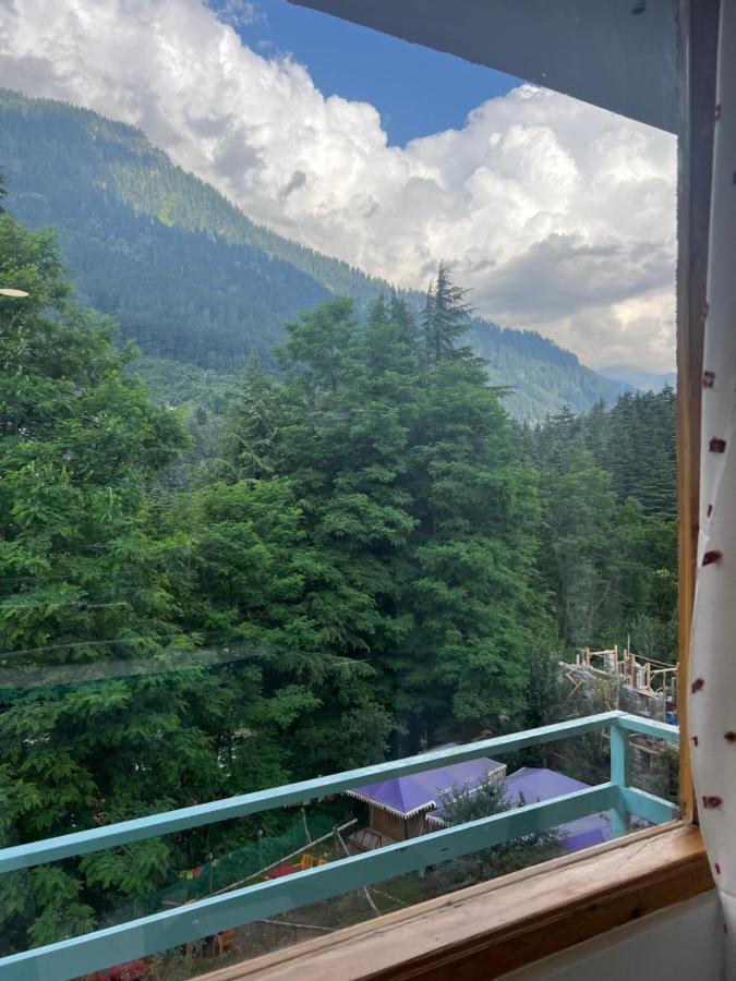 Old With Balcony & Mountain View, Near Club House Hotel