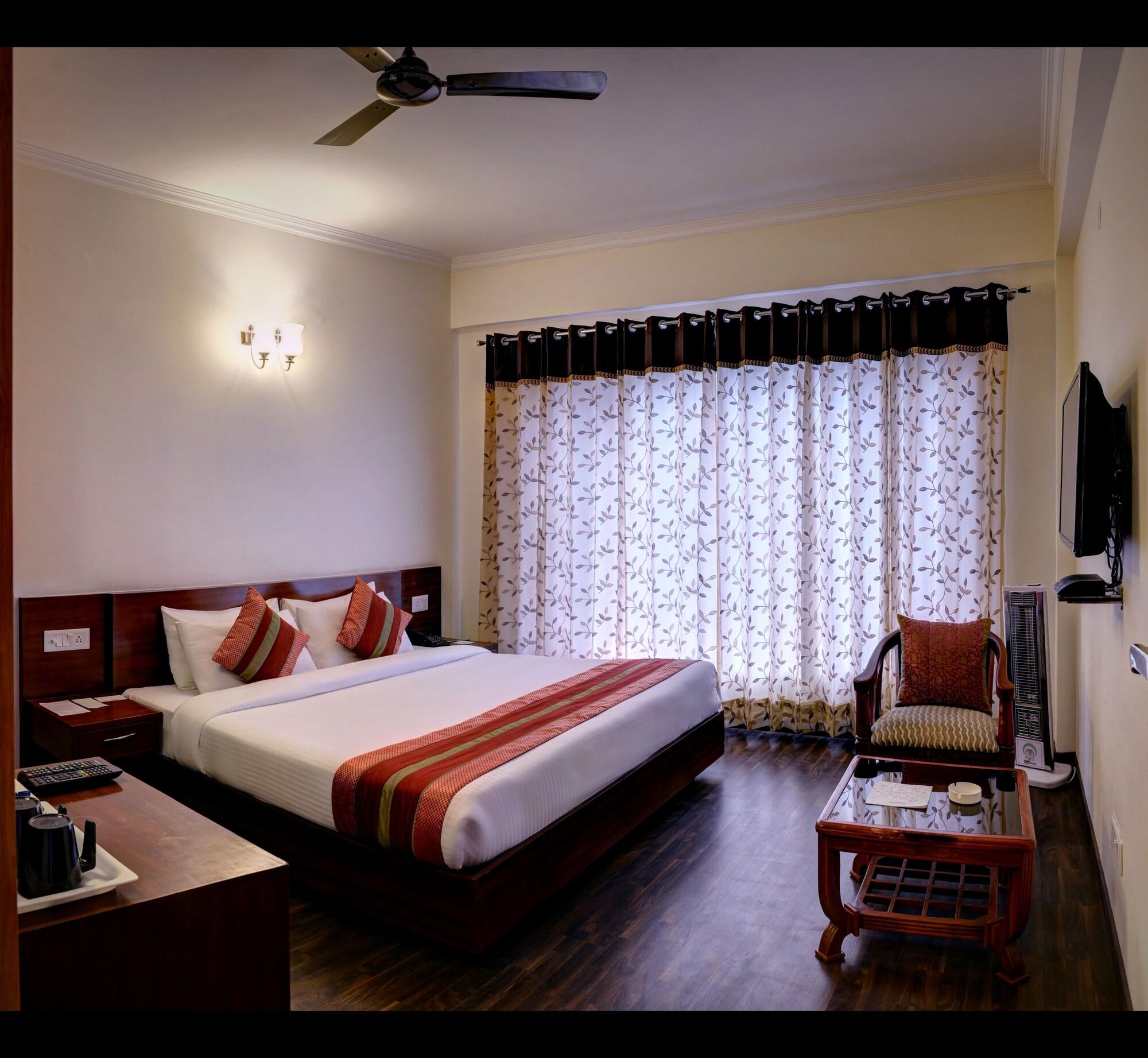 Chandertal Regency & 3*