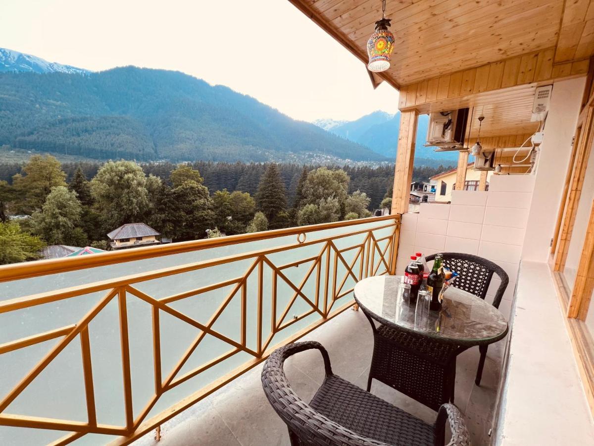 Hill River - Heated & Air Cooled, Near Mall Road - Parking, Lawn, Playing Zone & Much - Couple Friendly Manali (Himachal Pradesh)
