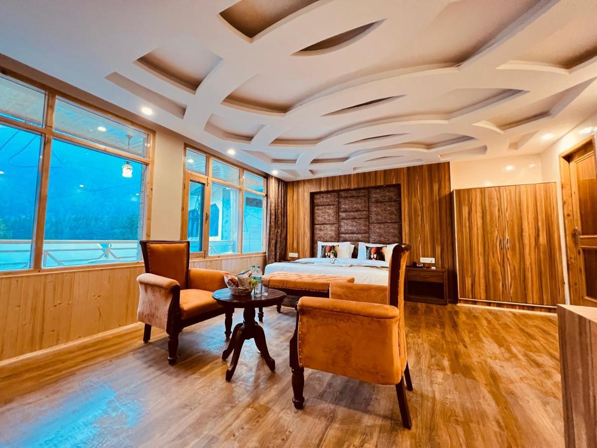 Resort Hill River - Heated & Air Cooled, Near Mall Road - Parking, Lawn, Playing Zone & Much - Couple Friendly 4*