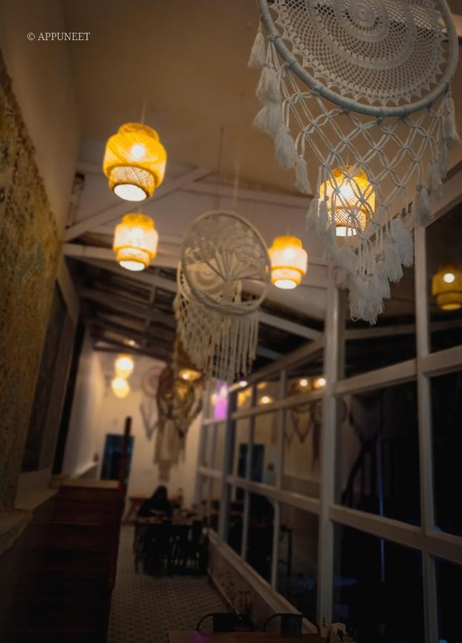 Mystic Heist And Cafe