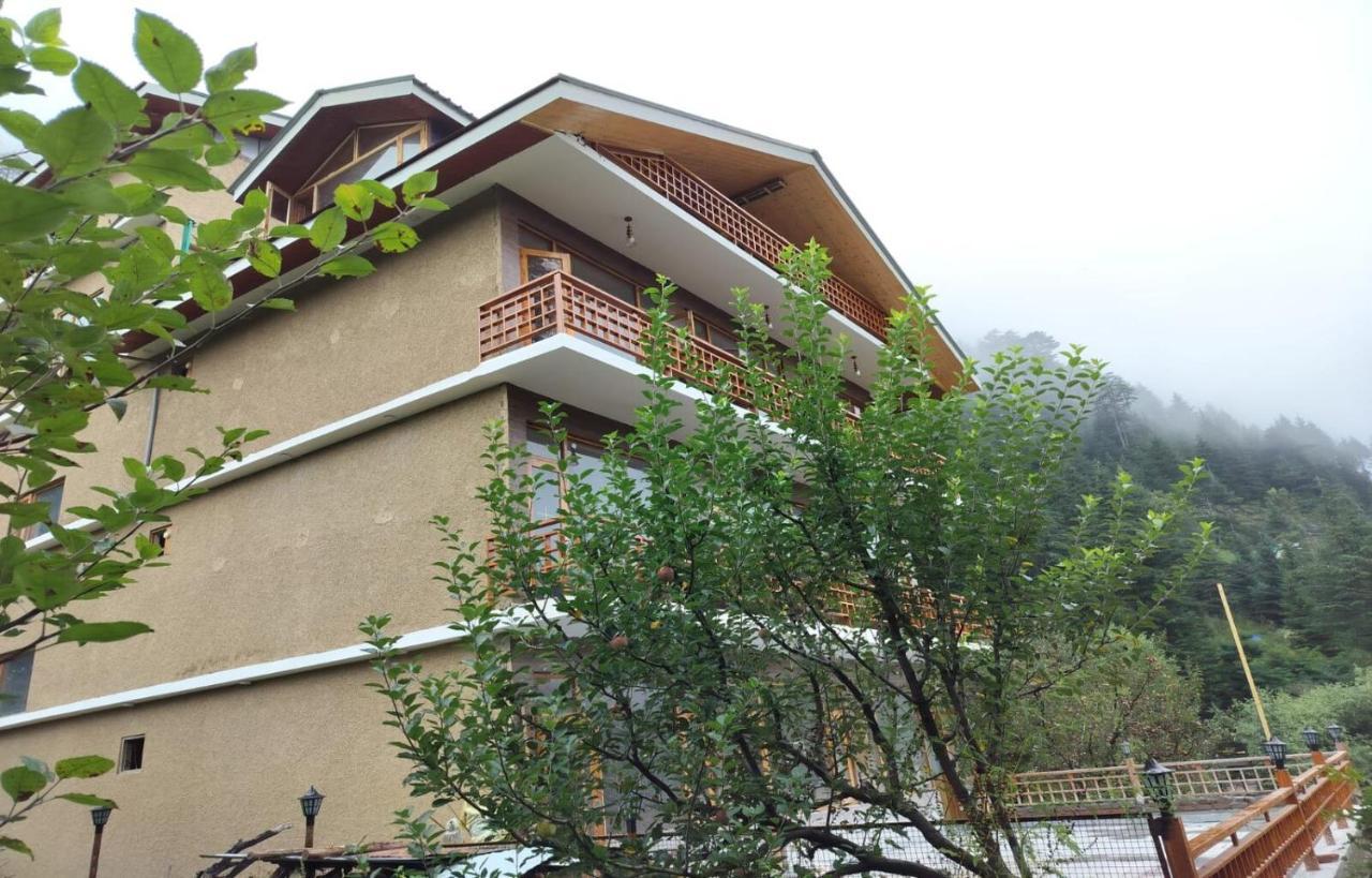 Hotel Old Retreat Manali (Himachal Pradesh)