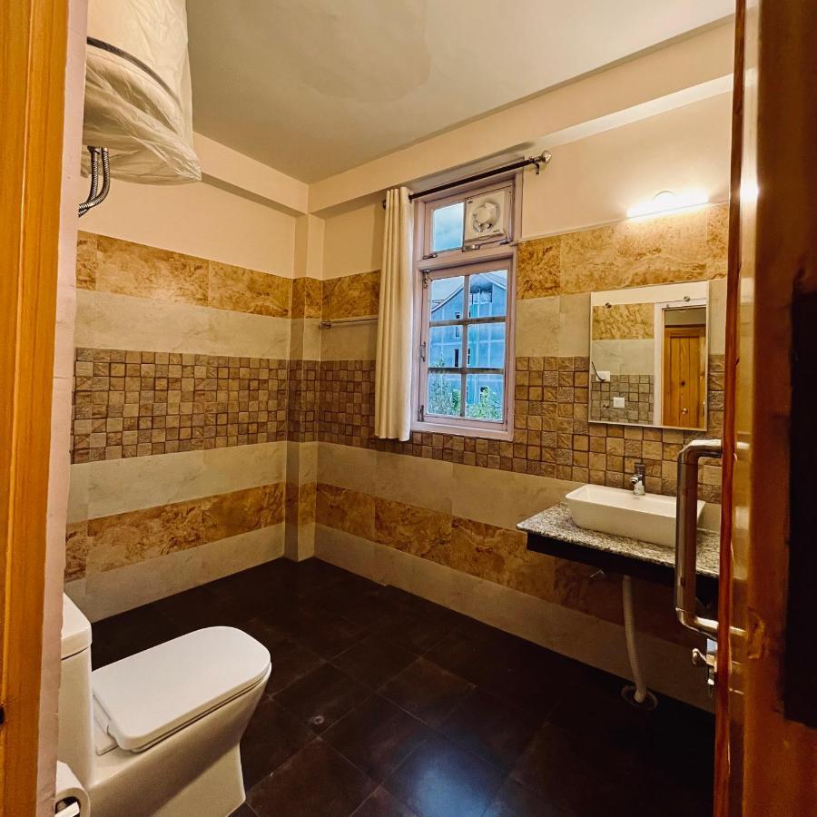 Fluestern -a Boutique Hostel *