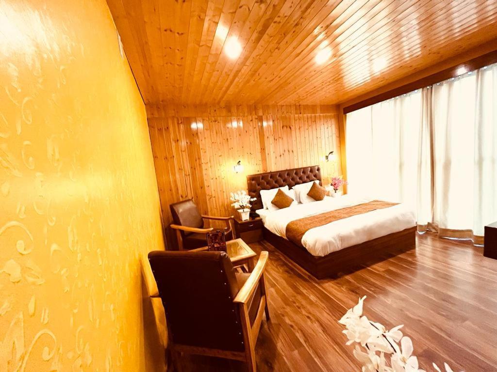 Vista - Centrally Heated ! Air Cooled ! - Managed By The Four Season ! Close To Mall Road Manali (Himachal Pradesh)
