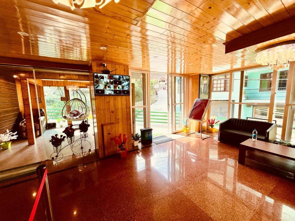 Hotel Vista - Centrally Heated ! Air Cooled ! - Managed By The Four Season ! Close To Mall Road