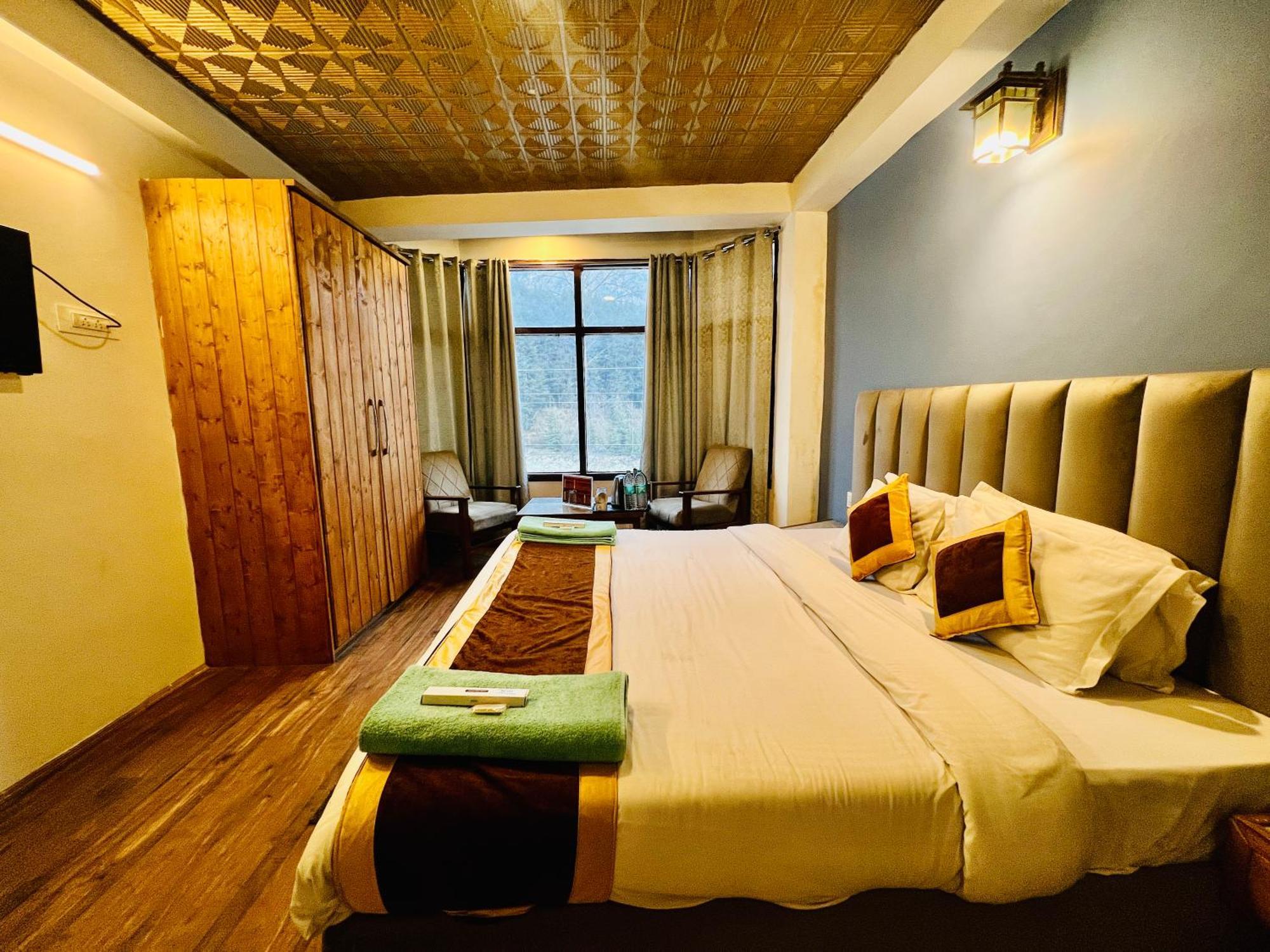 Link -#near Volvo Bus Stand #mountain View #river View #open Terrace Hotel