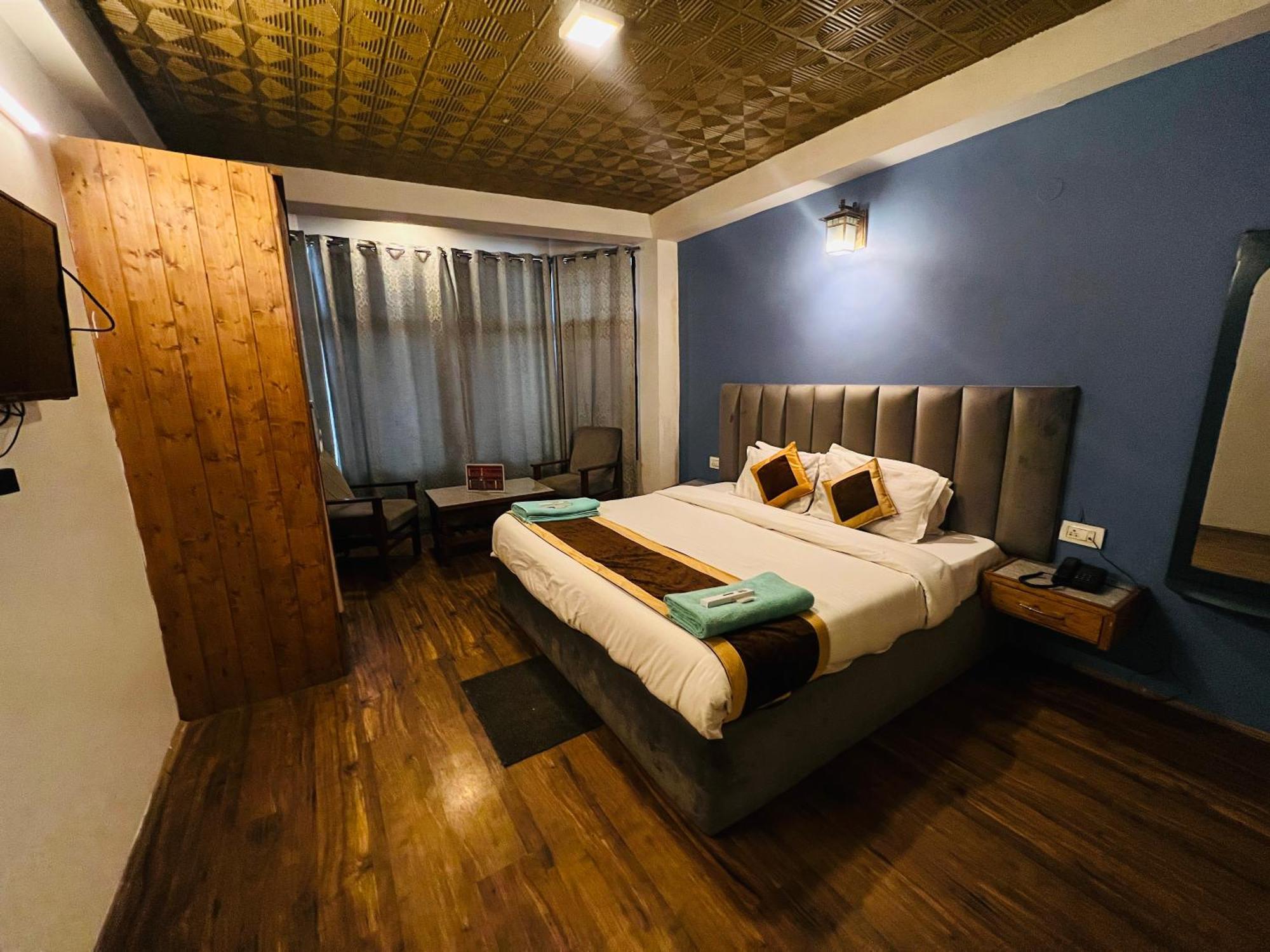 Link -#near Volvo Bus Stand #mountain View #river View #open Terrace *
